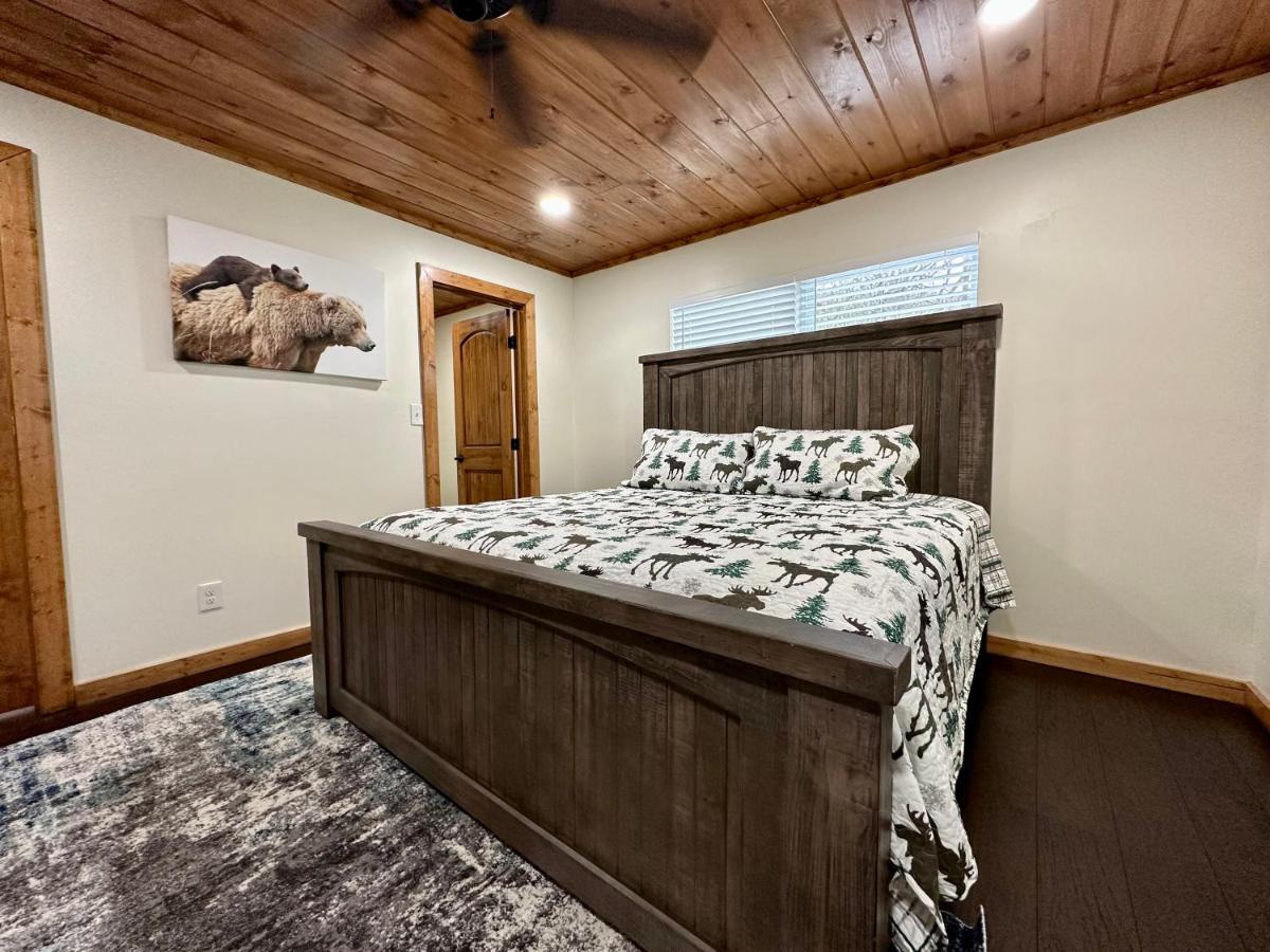 Creekfront Lodge: Brand New! Пиджен-Фордж Экстерьер фото
