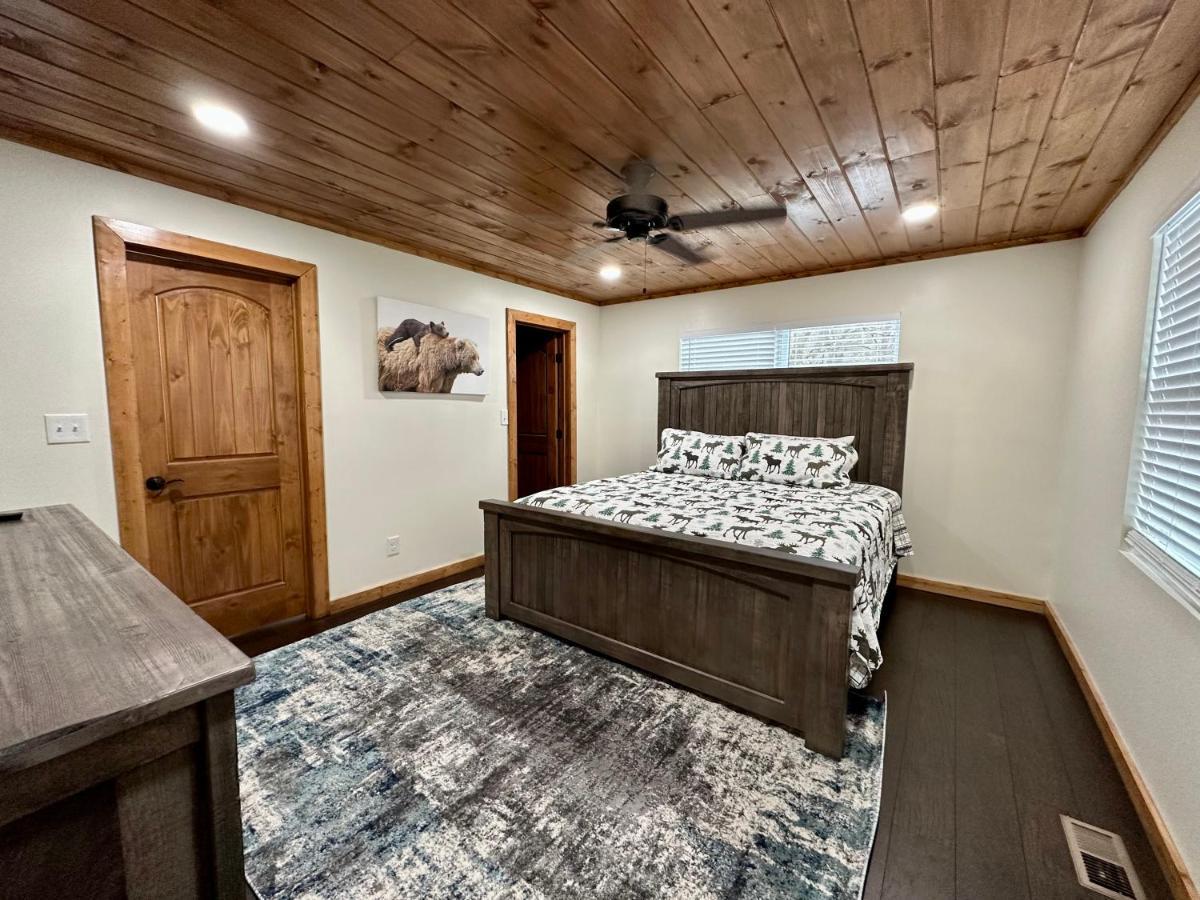 Creekfront Lodge: Brand New! Пиджен-Фордж Экстерьер фото